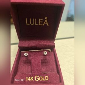 NWT 14K Gold  Stud Earrings Original box  🎈 Price Is Firm